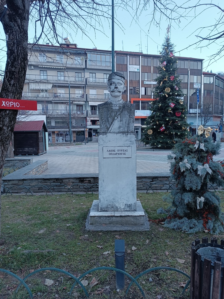 Προτομή Λάκη Πύρζα