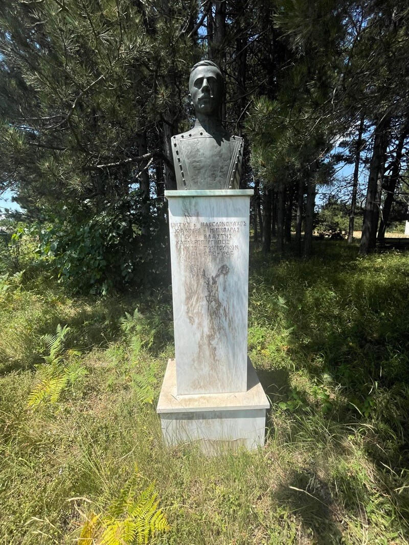 Προτομή Ιωάννη Μπουμπαρά 