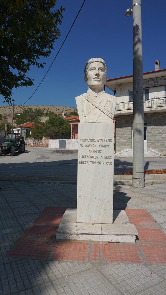 Προτομή του οπλαρχηγού Ευάγγελου Νικολούδη. Κέλλη Φλώρινας