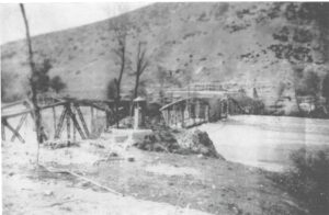 Η γέφυρα του Αλιάκμονα μετά τη καταστροφή της